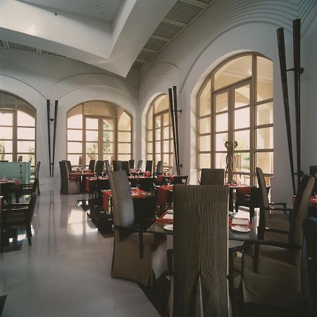 Trident Gurgaon Hotel Luaran gambar The restaurant