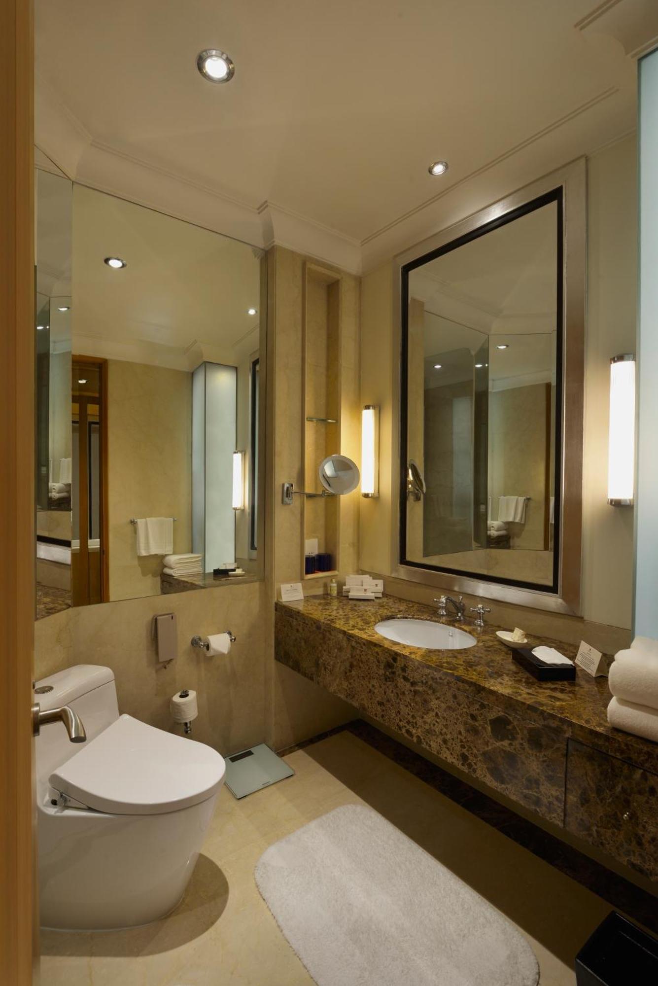 Trident Gurgaon Hotel Luaran gambar Bathroom