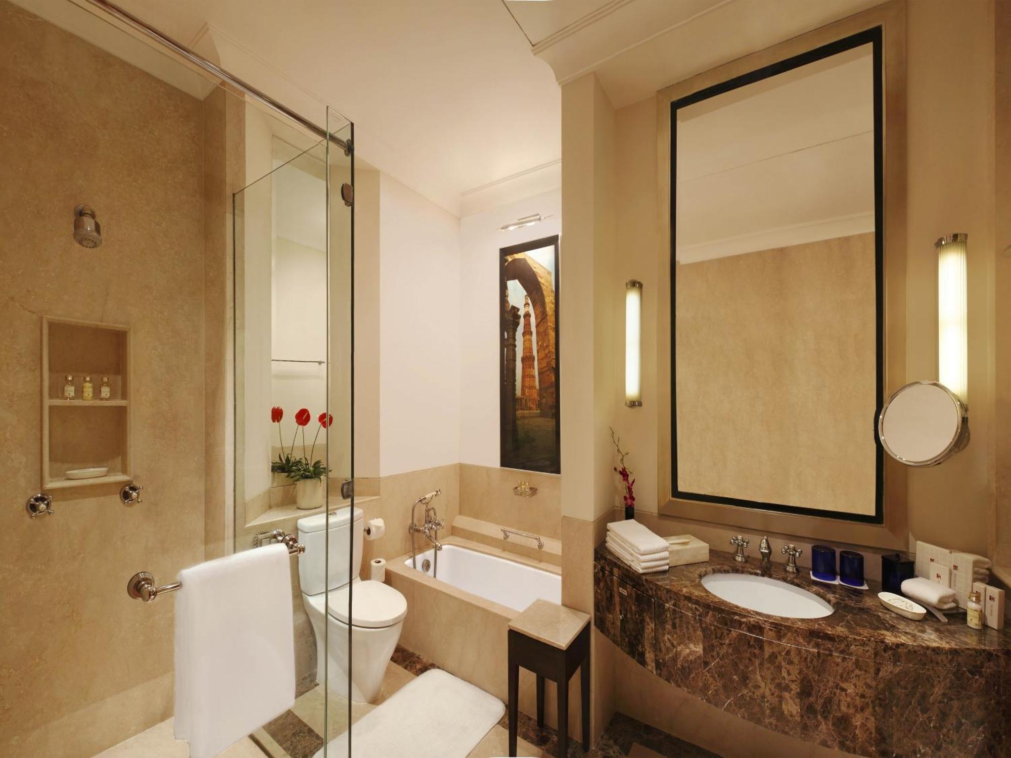Trident Gurgaon Hotel Luaran gambar Bathroom